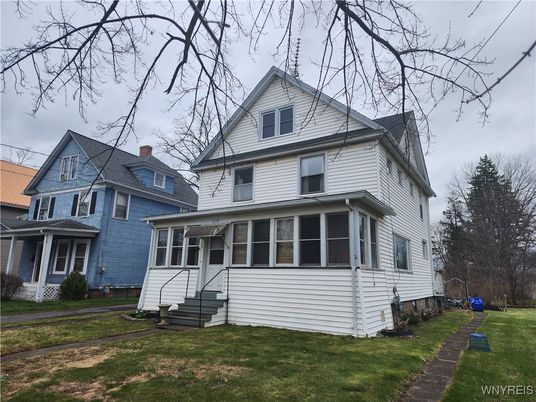 Exterior, Facade, Queen Anne Victorian
