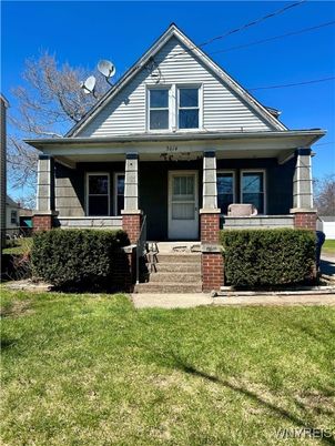 Exterior, Facade, Queen Anne Victorian