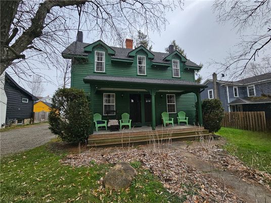 Exterior, Facade, American Foursquare