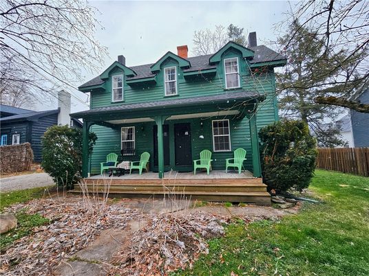 Exterior, Facade, American Foursquare