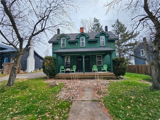 Exterior, Facade, American Foursquare