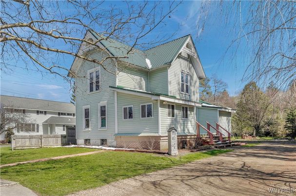 Exterior, Facade, Queen Anne Victorian