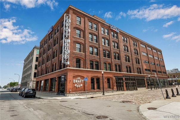 Exterior, Facade, Chicago School