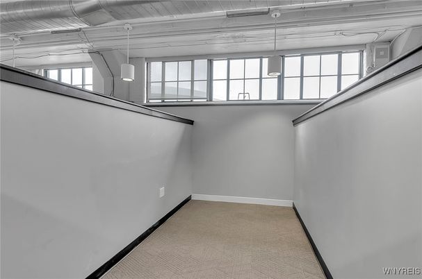 Empty room, Interior, Pendant Lights