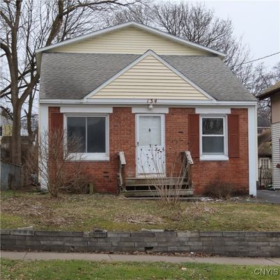Exterior, Facade, Brick Facade, American Craftsman