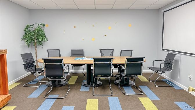 Home Office, Interior