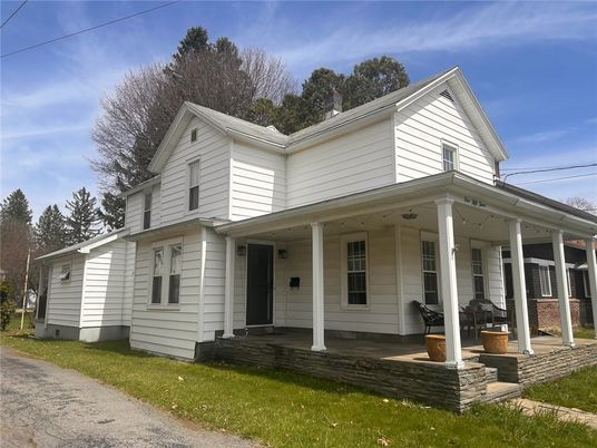 Exterior, Facade, Farmhouse