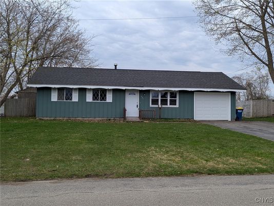 Attached, Exterior, Facade, Cape Cod