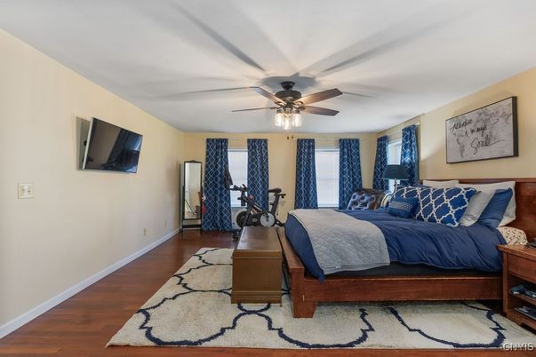 Bedroom, Fitness Equipment, Interior, Wood Texture Flooring
