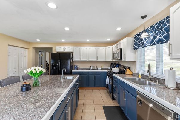 Interior, Kitchen, Pendant Lights, Recessed Lighting, Stainless Steel Appliances