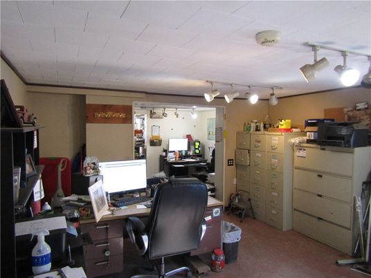 Home Office, Interior