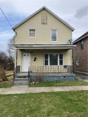 Attached, Exterior, Facade, Brick Facade, American Craftsman