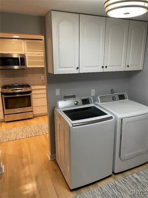 Interior, Washer, Wood Texture Flooring