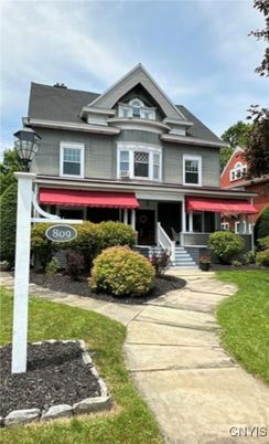 Exterior, Facade, Queen Anne Victorian