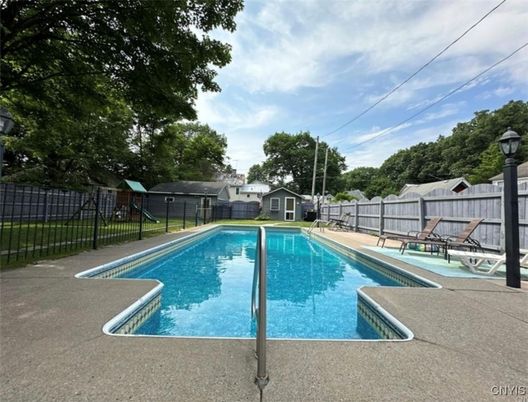Exterior, Pool