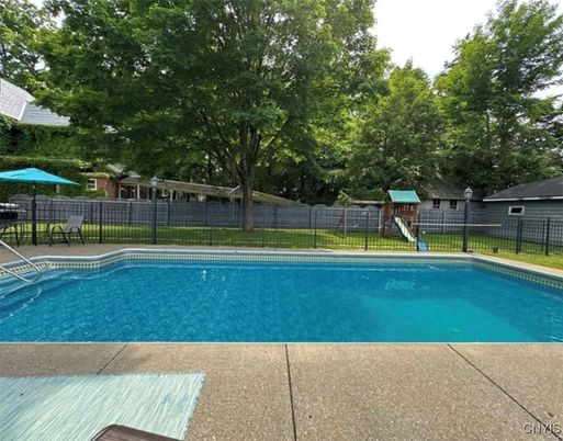 Exterior, Playground, Pool
