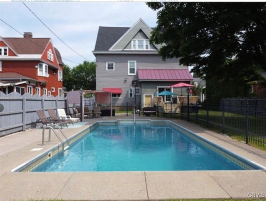 Exterior, Pool