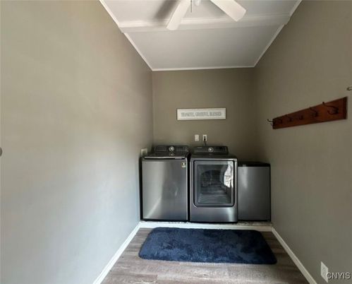 Interior, Washer, Wood Texture Flooring
