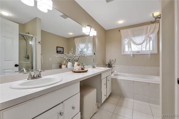 Bathroom, Dual Sink Vanities, Interior, Recessed Lighting
