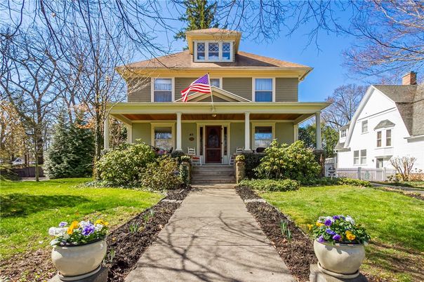 Exterior, Facade, American Foursquare