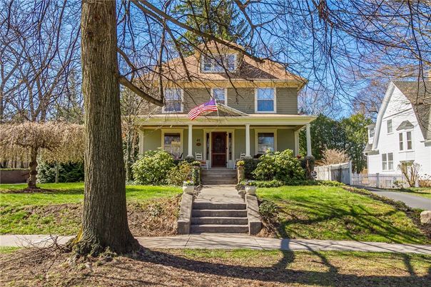Exterior, Facade, Queen Anne Victorian