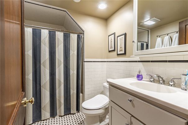 Bathroom, Interior, Recessed Lighting
