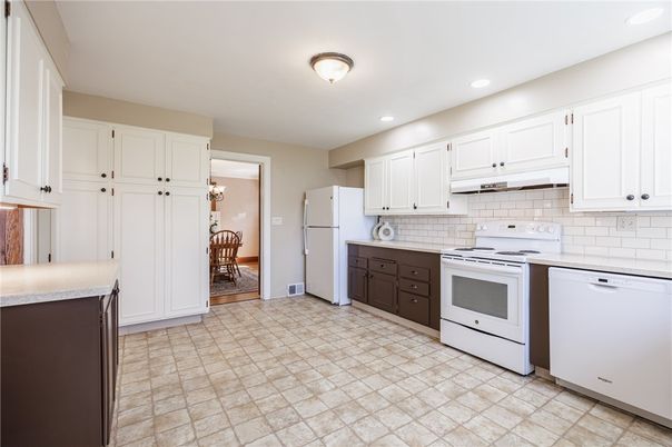 Dining room, Interior, Kitchen, Recessed Lighting