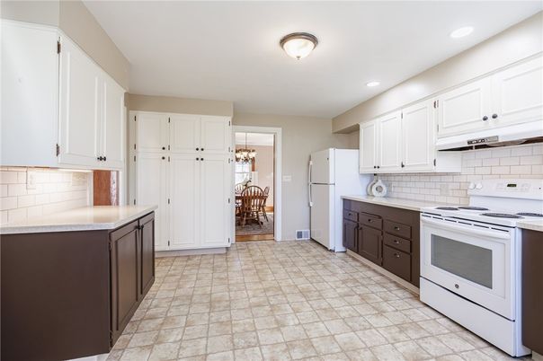 Chandelier, Dining room, Interior, Kitchen, Recessed Lighting