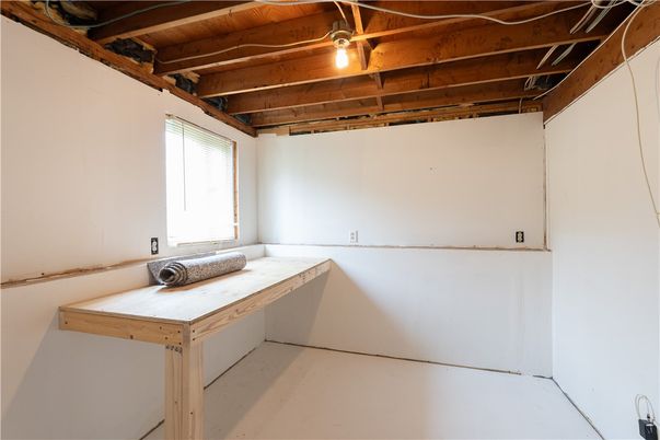 Empty room, Interior, Wooden Beams, Wooden Ceilings