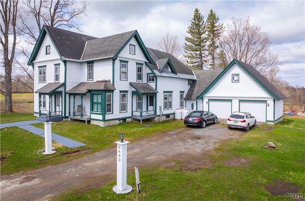 Attached, Backyard, Exterior, Facade, Queen Anne Victorian