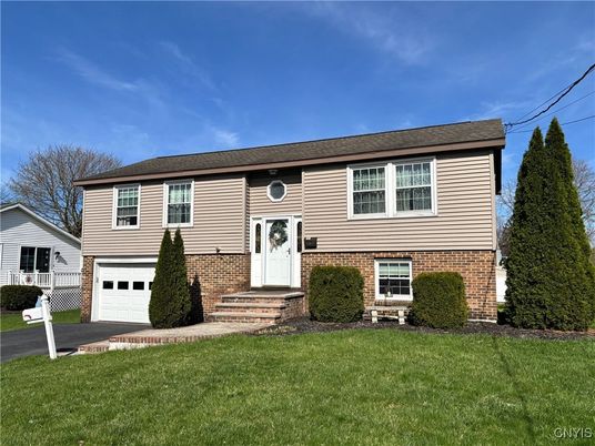 Attached, Exterior, Facade, Brick Facade, Raised Ranch