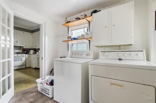 Interior, Washer, Wood Texture Flooring