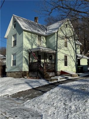 Exterior, Facade, Cape Cod