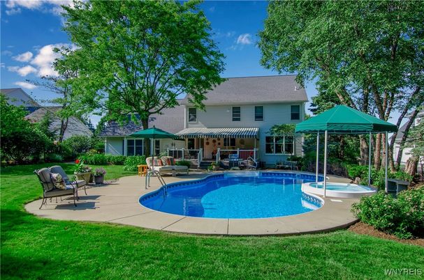 Exterior, Pool