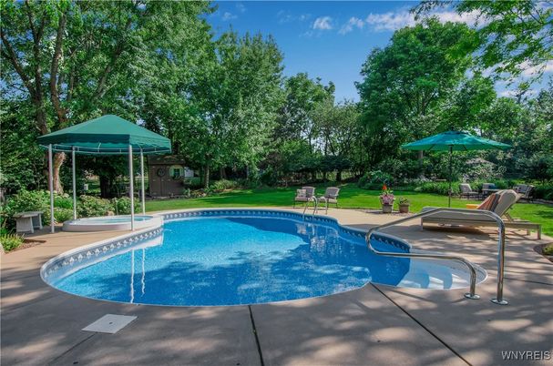 Exterior, Pool