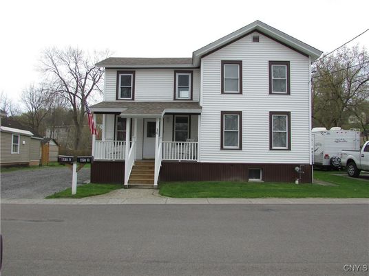 Exterior, Facade, Farmhouse