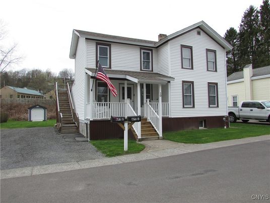 Exterior, Facade, Rowhouse