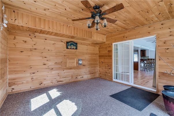 Empty room, Interior, Wooden Ceilings, Wood Texture Flooring, Wooden Walls