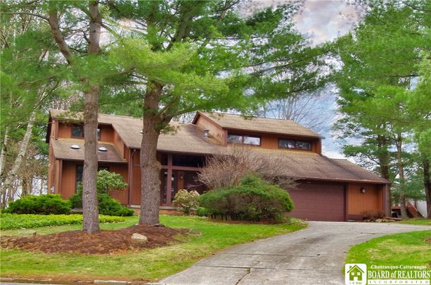 Attached, Exterior, Facade, Ranch