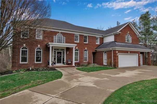 Attached, Exterior, Facade, Brick Facade, Georgian