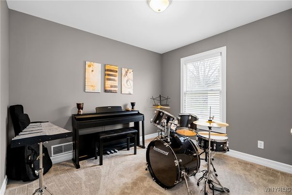 Interior, Piano