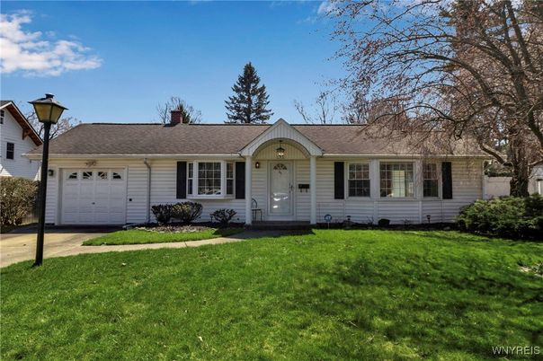 Attached, Exterior, Facade, Cape Cod