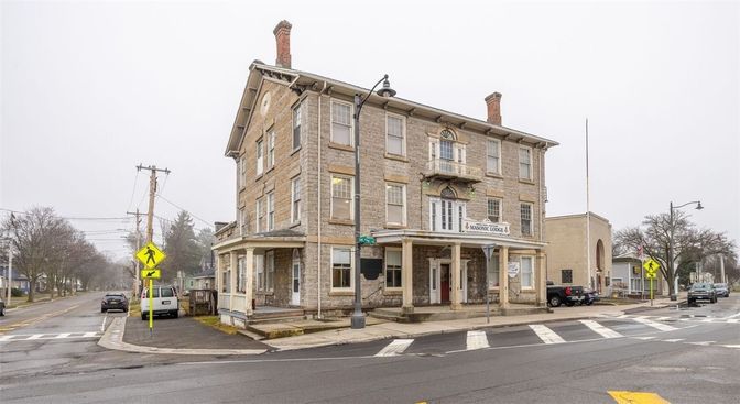Exterior, Facade, Rowhouse
