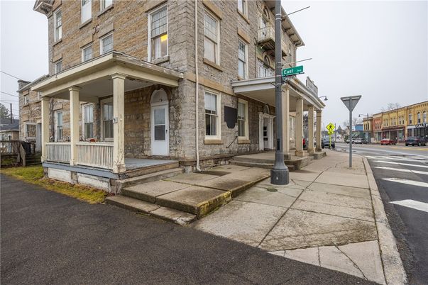 Exterior, Facade, Rowhouse