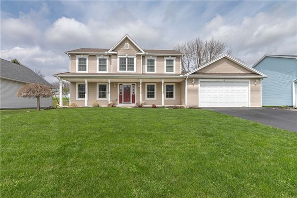 Attached, Exterior, Facade, Farmhouse