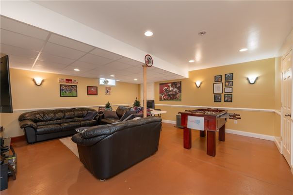 Game Room, Interior, Living room, Recessed Lighting