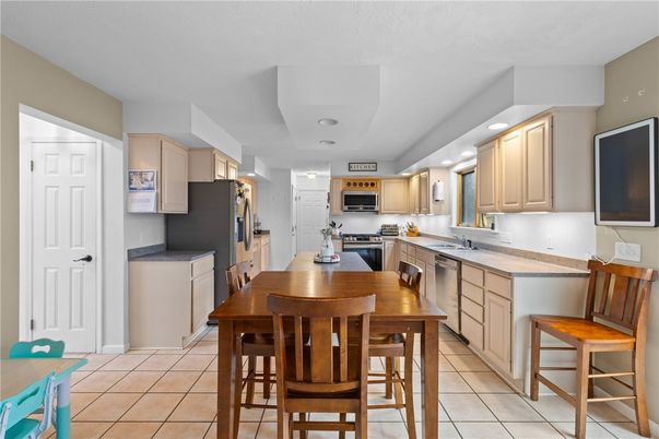 Dining room, Interior, Kitchen, Recessed Lighting, Stainless Steel Appliances