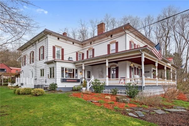 Backyard, Exterior, Facade, Queen Anne Victorian