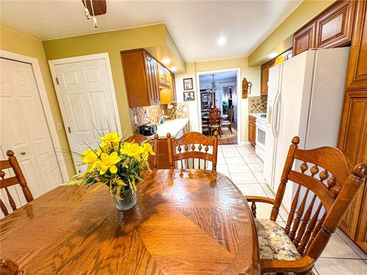 Dining room, Interior, Kitchen, Recessed Lighting