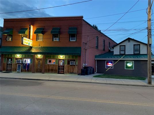 Exterior, Facade, Rowhouse